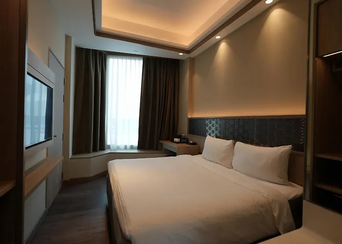 Aqueen Prestige Hotel Jalan Besar Singapore